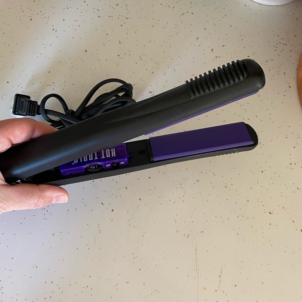 1” hot tools flat iron